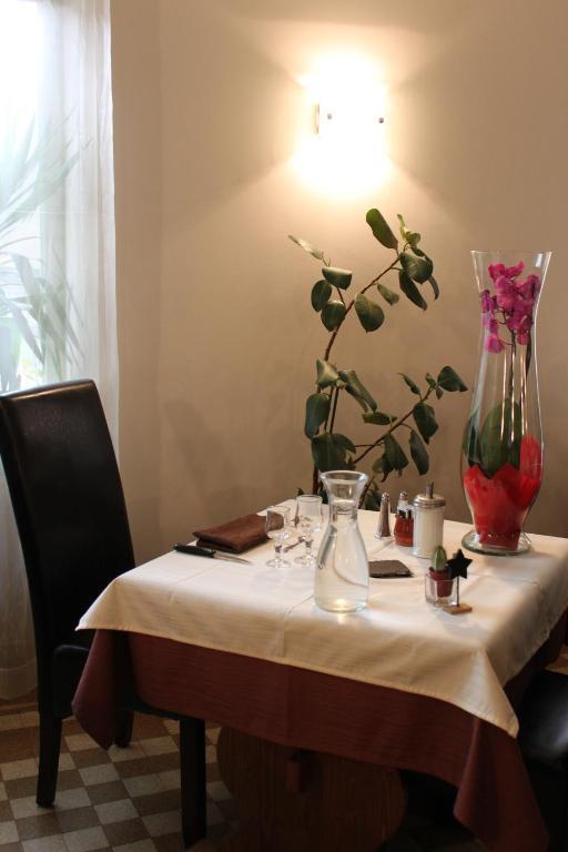 Logis Hotel Restaurant De La Dore Vertolaye Esterno foto