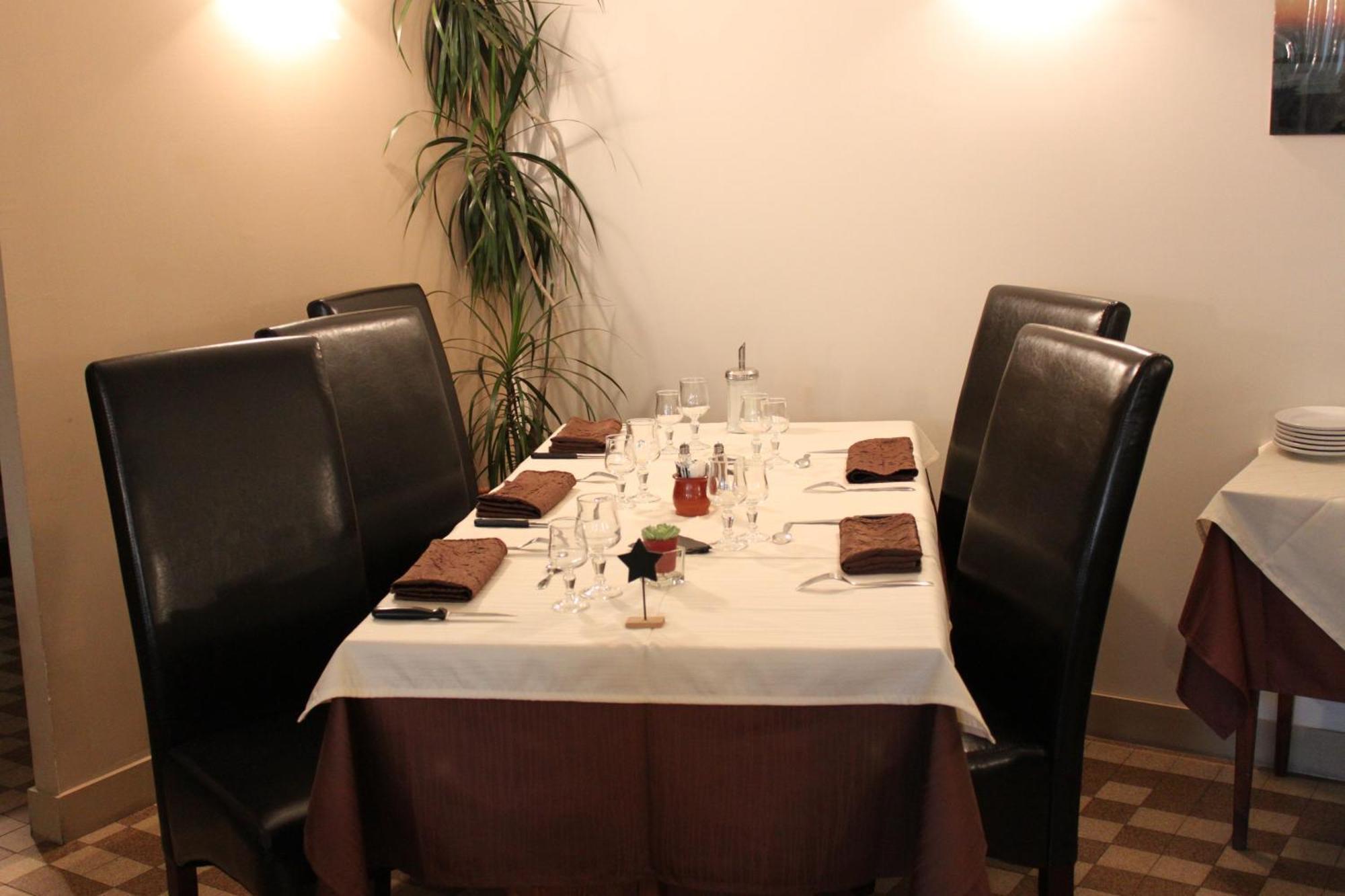 Logis Hotel Restaurant De La Dore Vertolaye Esterno foto