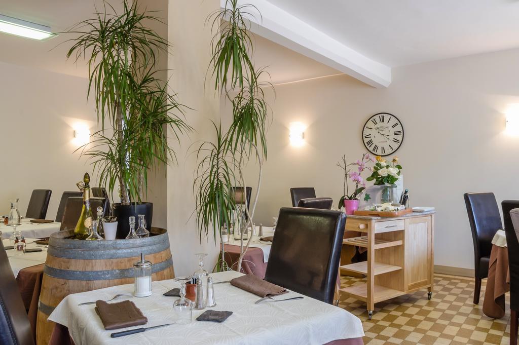 Logis Hotel Restaurant De La Dore Vertolaye Esterno foto
